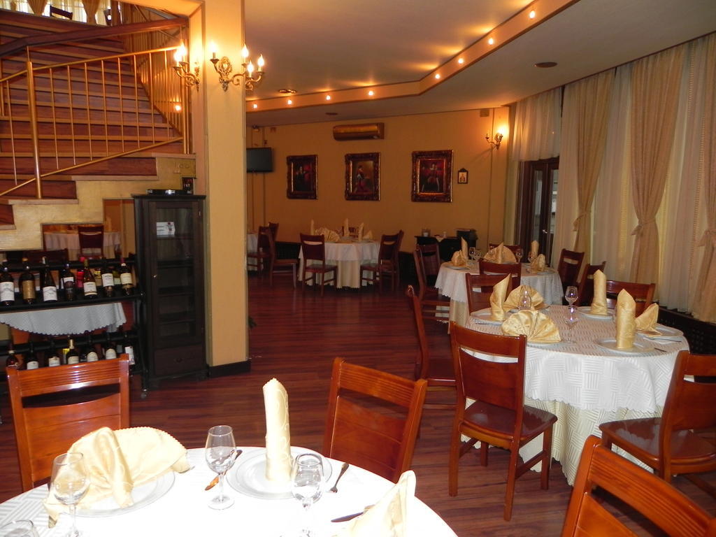 Hestia Hotel Calarasi  Buitenkant foto