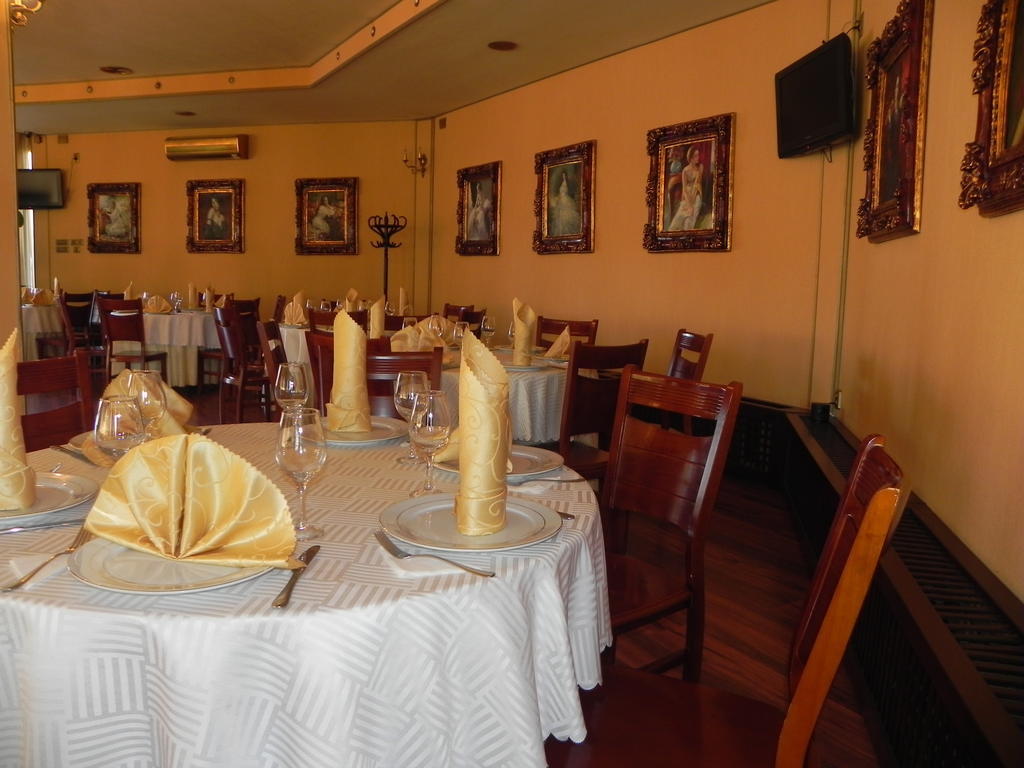 Hestia Hotel Calarasi  Buitenkant foto