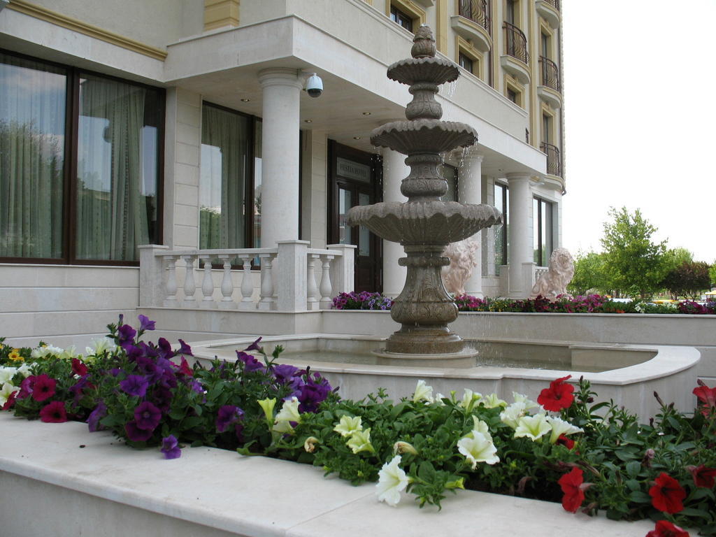 Hestia Hotel Calarasi  Buitenkant foto